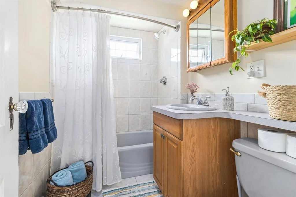 3 bed, 1 bath apartment for rent at 69 Orchard Unit 69, Medford Hillside — photo 10 of 11