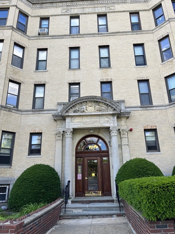 Studio bed, 1 bath apartment for rent at 69 Park Dr Unit 23, Fenway — photo 11 of 21