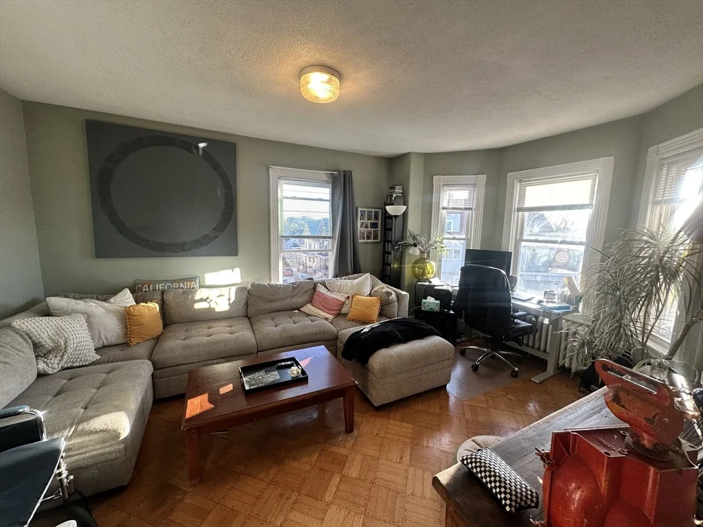4 bed, 1 bath apartment for rent at 69 Partridge Ave Unit 2, Magoun Square — photo 3 of 17