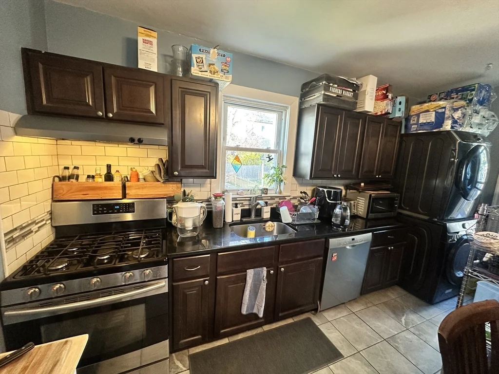 4 bed, 1 bath apartment for rent at 69 Partridge Ave Unit 2, Magoun Square — photo 6 of 17