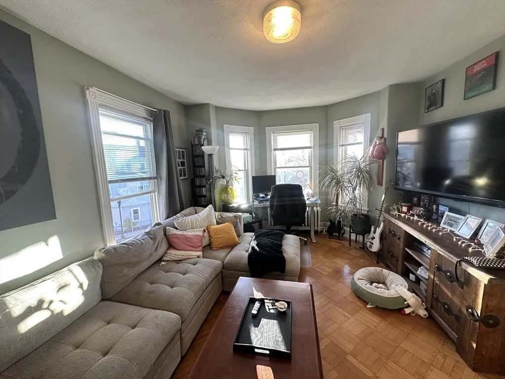 4 bed, 1 bath apartment for rent at 69 Partridge Ave Unit 2, Magoun Square — photo 1 of 17