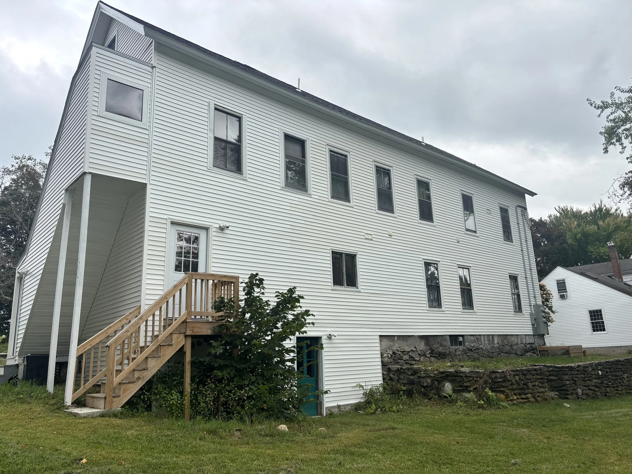3 bed, 1 bath apartment for rent at 69 Petersham Rd Unit B, Hardwick — photo 2 of 14