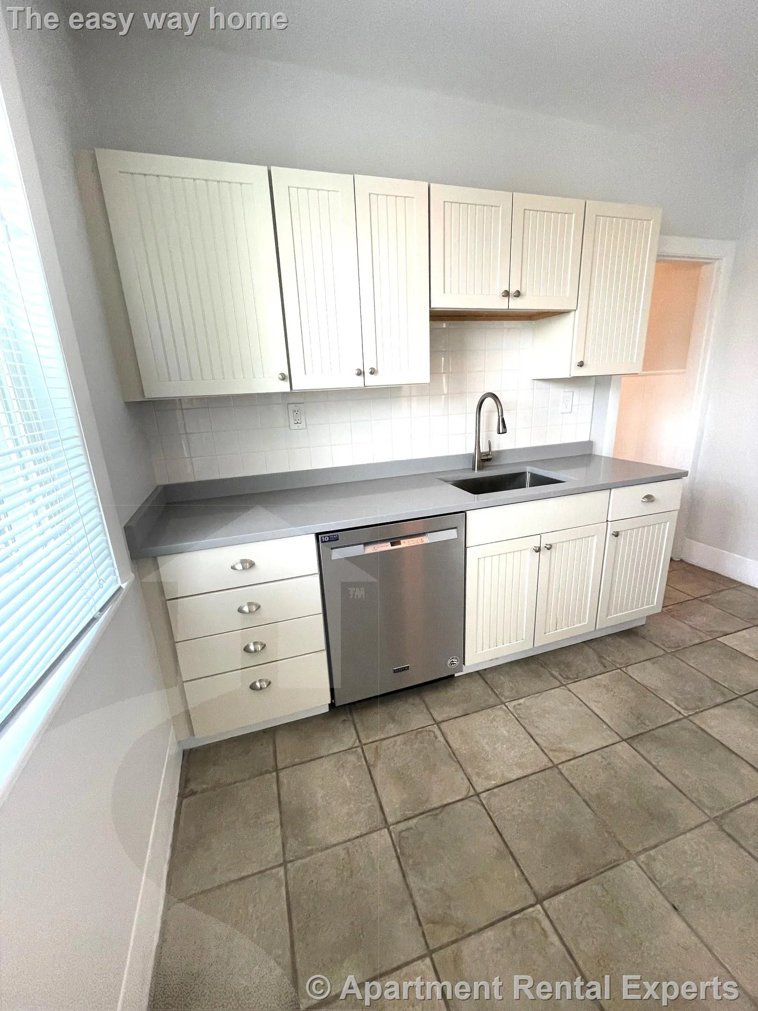 4 bed, 1 bath apartment for rent at 69 Raymond Ave Unit 3, Tufts — photo 3 of 17