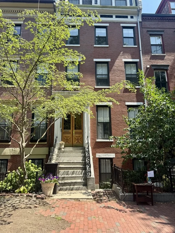 1 bed, 1 bath apartment for rent at 69 Rutland St Unit 2, South End — photo 1 of 23
