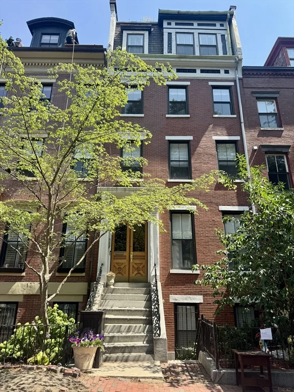 1 bed, 1 bath apartment for rent at 69 Rutland St Unit 2, South End — photo 2 of 23