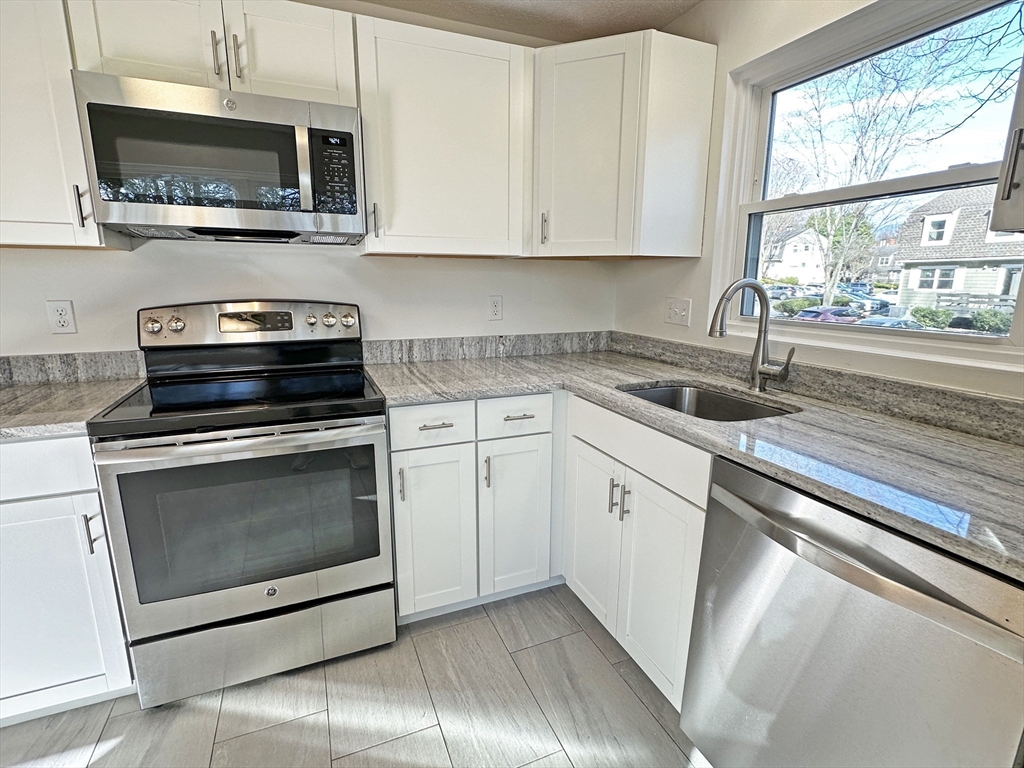 3 bed, 1 bath apartment for rent at 69 Saco St Unit 69, Newton Upper Falls — photo 2 of 19