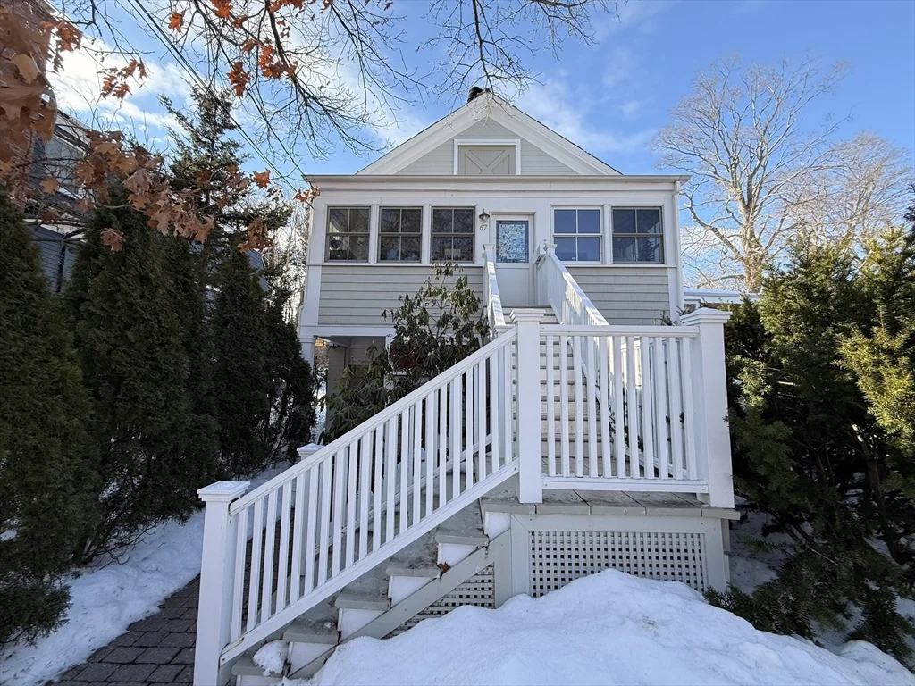 2 bed, 1 bath apartment for rent at 69 Seaverns Ave Unit 1, Jamaica Plain — photo 1 of 32