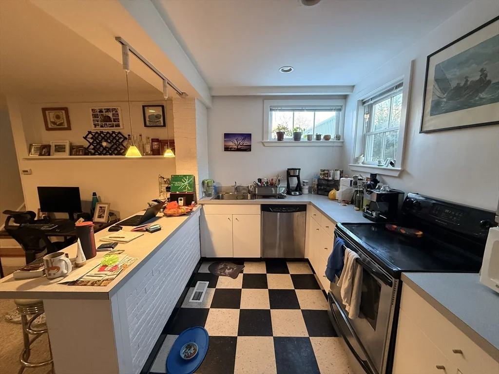 2 bed, 1 bath apartment for rent at 69 Seaverns Ave Unit 1, Jamaica Plain — photo 10 of 32