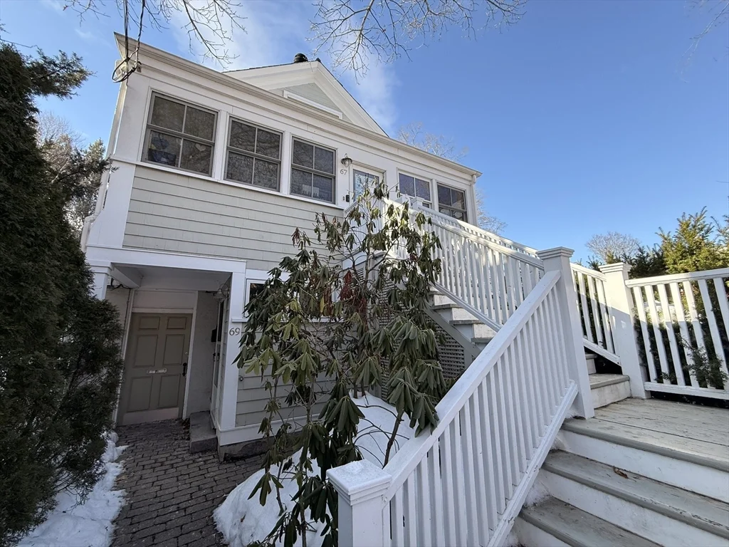 2 bed, 1 bath apartment for rent at 69 Seaverns Ave Unit 1, Jamaica Plain — photo 2 of 32
