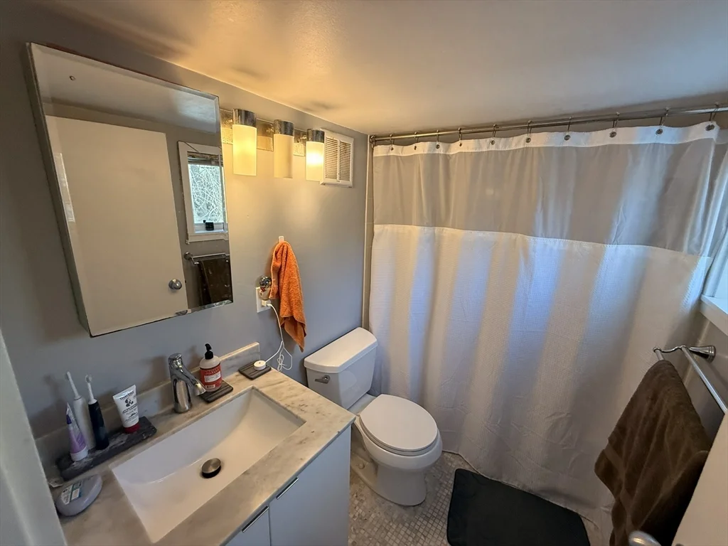 2 bed, 1 bath apartment for rent at 69 Seaverns Ave Unit 1, Jamaica Plain — photo 14 of 32