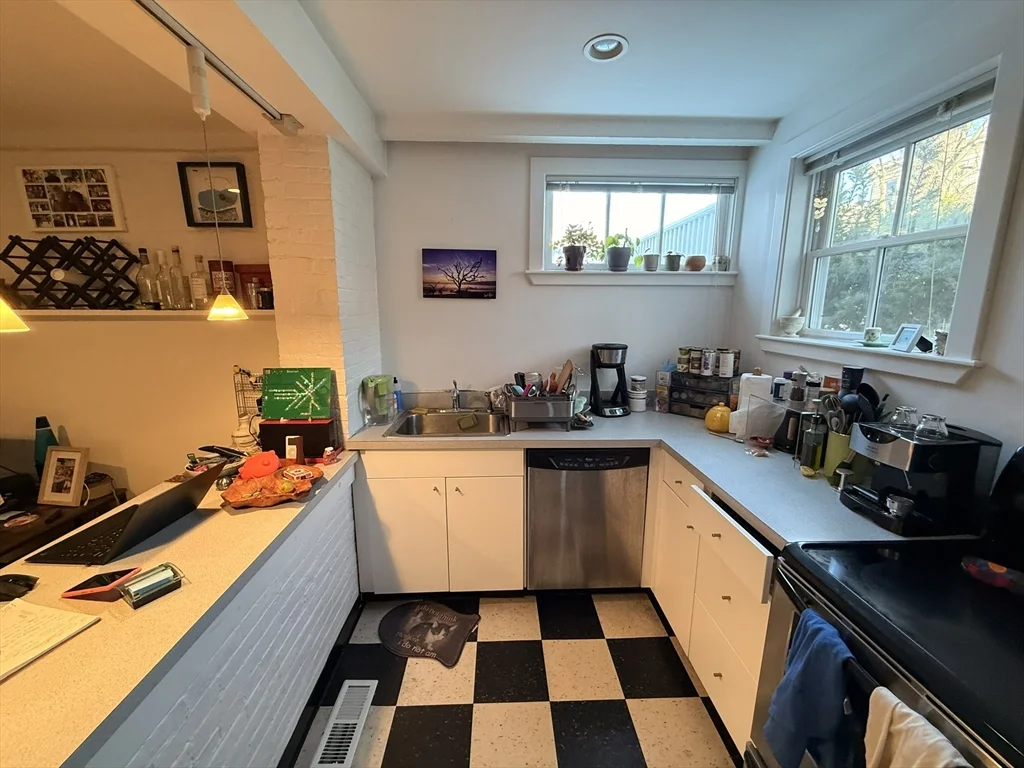 2 bed, 1 bath apartment for rent at 69 Seaverns Ave Unit 1, Jamaica Plain — photo 11 of 32