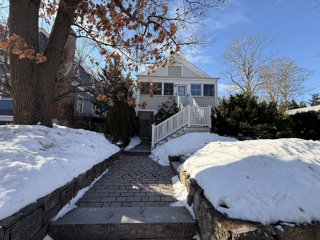 2 bed, 1 bath apartment for rent at 69 Seaverns Ave Unit 1, Jamaica Plain — photo 3 of 32