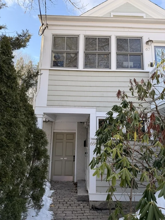 2 bed, 1 bath apartment for rent at 69 Seaverns Ave Unit 1, Jamaica Plain — photo 4 of 32