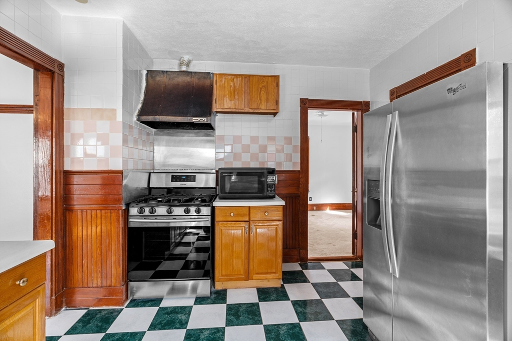 3 bed, 1 bath apartment for rent at 69 Shepton St Unit 2, Dorchester — photo 14 of 16