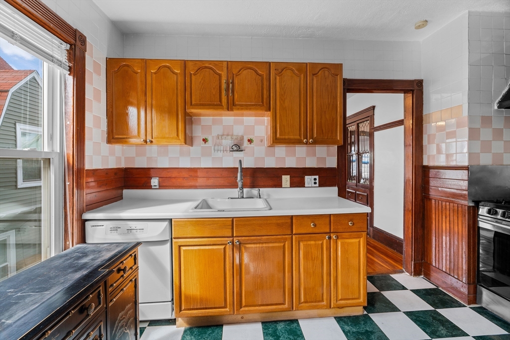 3 bed, 1 bath apartment for rent at 69 Shepton St Unit 2, Dorchester — photo 13 of 16