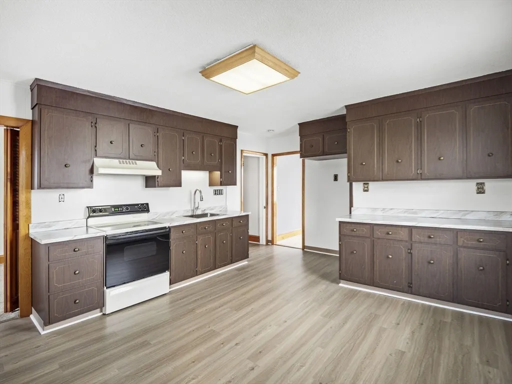 2 bed, 1 bath apartment for rent at 69 Stowers St Unit 2, Revere — photo 3 of 17