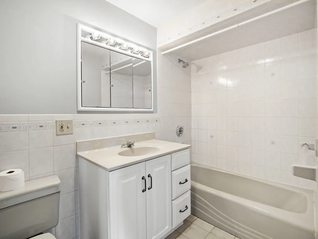 2 bed, 1 bath apartment for rent at 69 Stowers St Unit 2, Revere — photo 12 of 17