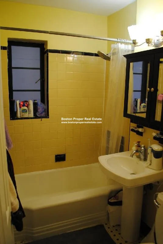 2 bed, 1 bath apartment for rent at 69 Strathmore Rd Unit 2, Brighton — photo 8 of 10