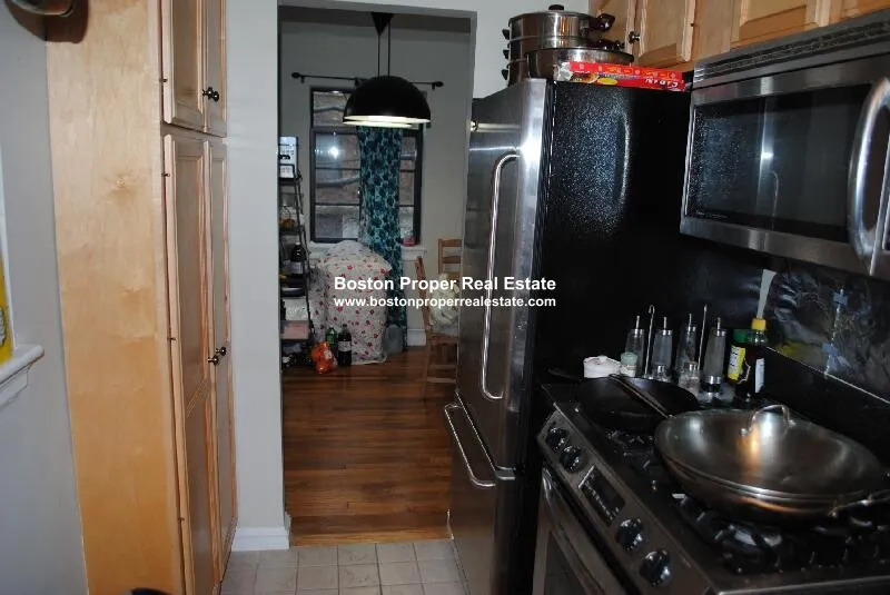 2 bed, 1 bath apartment for rent at 69 Strathmore Rd Unit 2, Brighton — photo 5 of 10