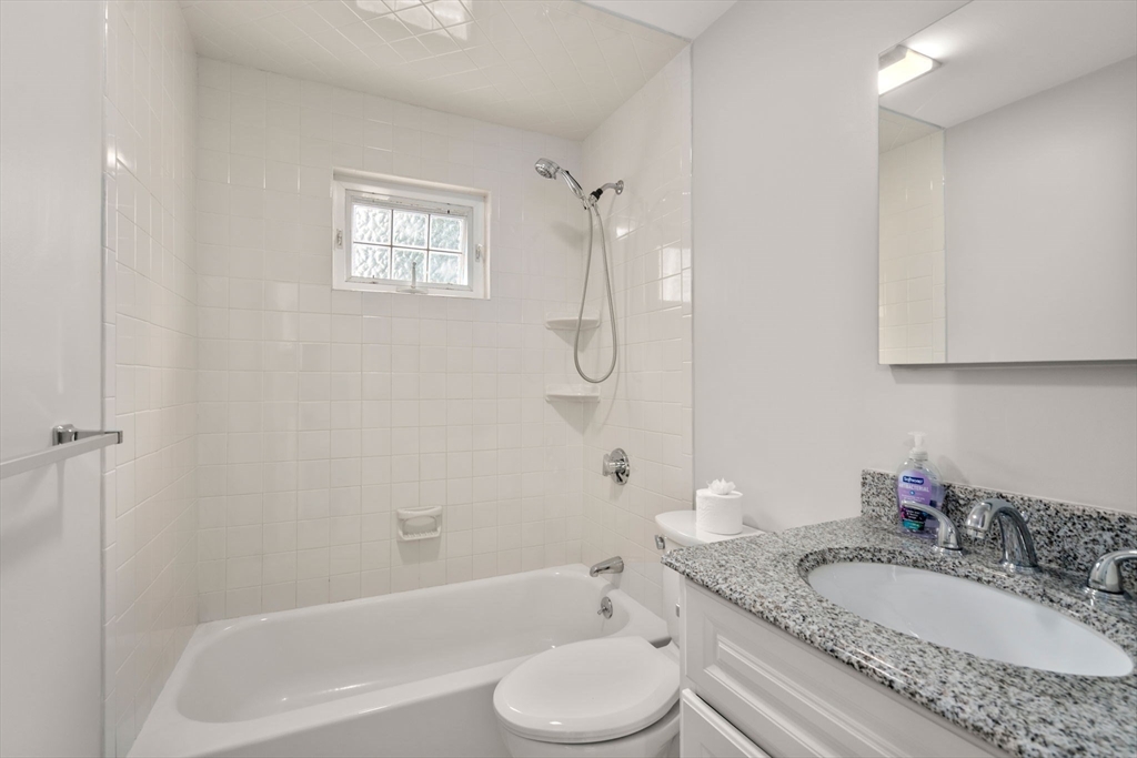 3 bed, 1 bath apartment for rent at 69 Summit Ave Unit 0, Marlborough — photo 16 of 31