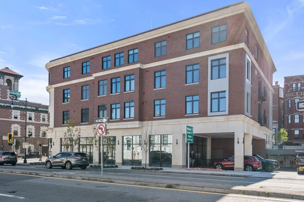 2 bed, 2 bath apartment for rent at 69 Walnut St Unit 1, Brookline Village