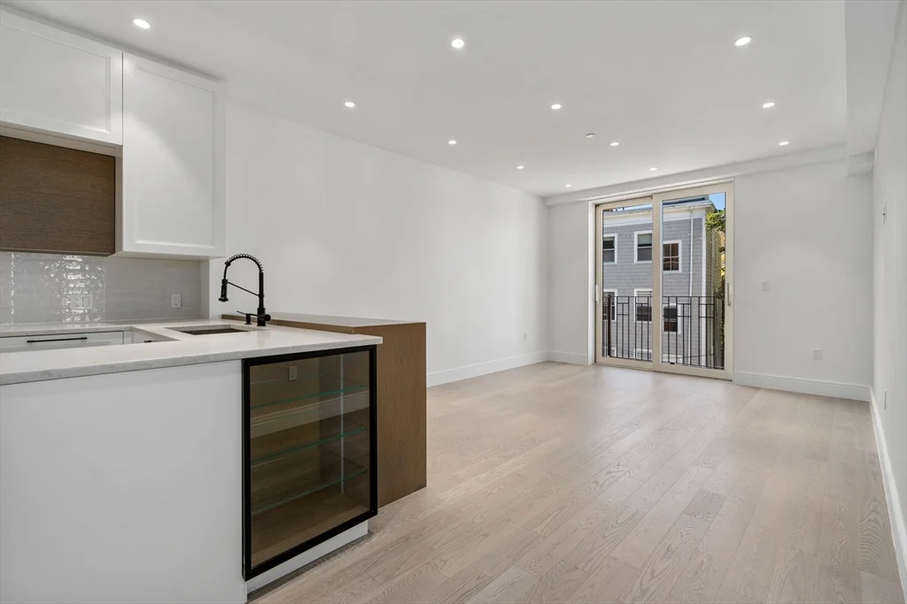 2 bed, 2 bath apartment for rent at 69 Walnut St Unit 1, Brookline Village — photo 6 of 21