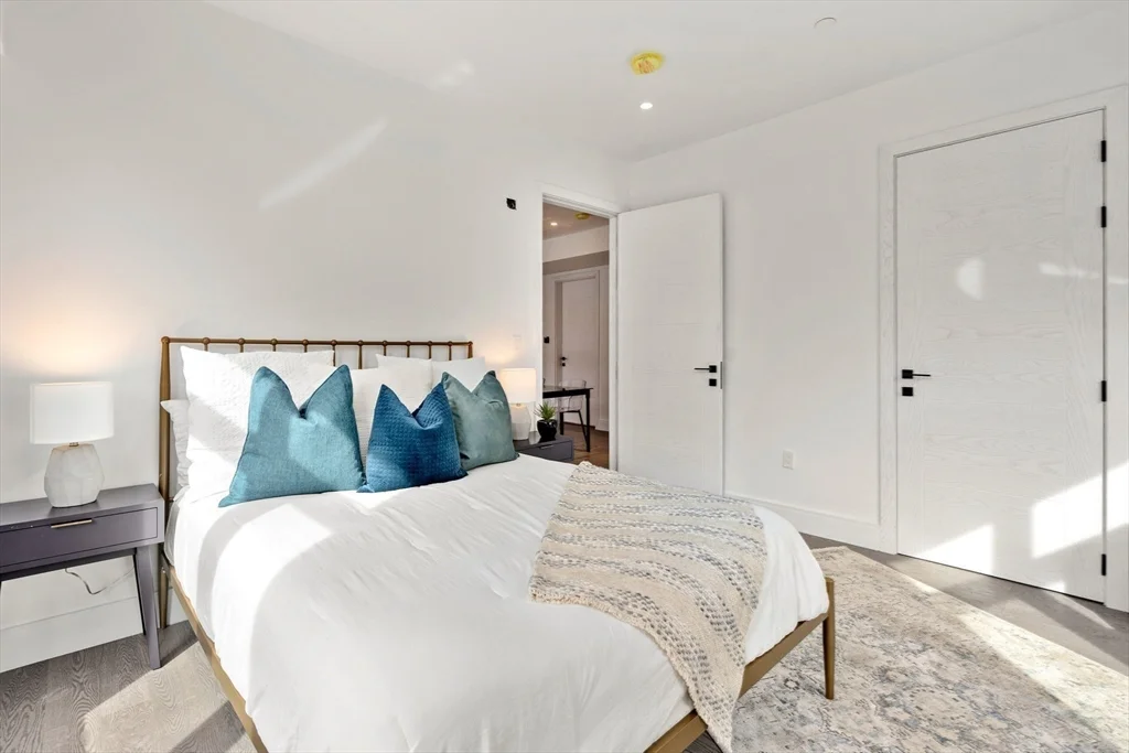 3 bed, 2 bath apartment for rent at 69 Walnut St Unit 2, Brookline Village — photo 9 of 21