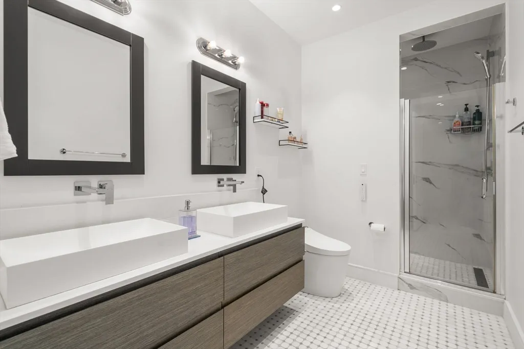 4 bed, 4+ bath apartment for rent at 69 Walnut Unit 4/5, Boylston Street — photo 10 of 26
