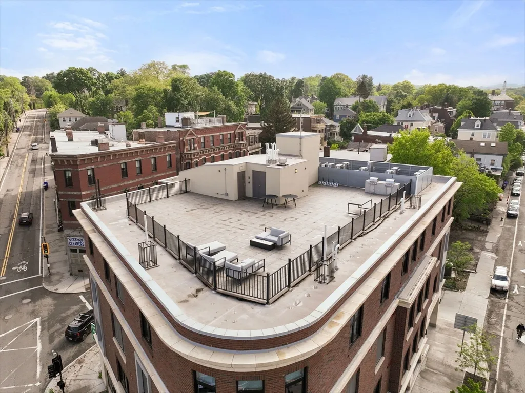 4 bed, 4+ bath apartment for rent at 69 Walnut Unit 4/5, Boylston Street — photo 21 of 26