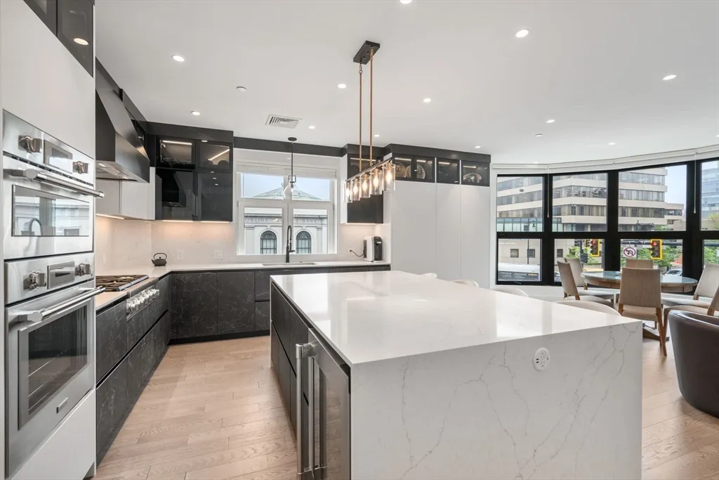 4 bed, 4+ bath apartment for rent at 69 Walnut Unit 4/5, Boylston Street — photo 2 of 26