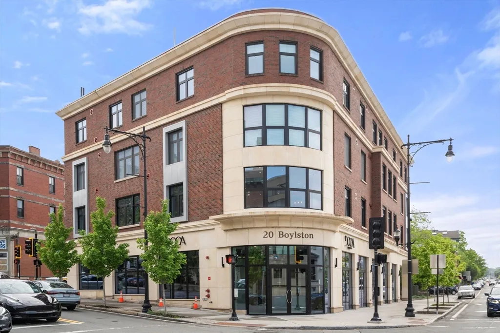 4 bed, 4+ bath apartment for rent at 69 Walnut Unit 4/5, Boylston Street — photo 25 of 26
