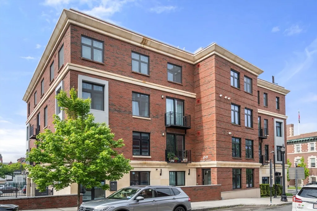 4 bed, 4+ bath apartment for rent at 69 Walnut Unit 4/5, Boylston Street — photo 24 of 26