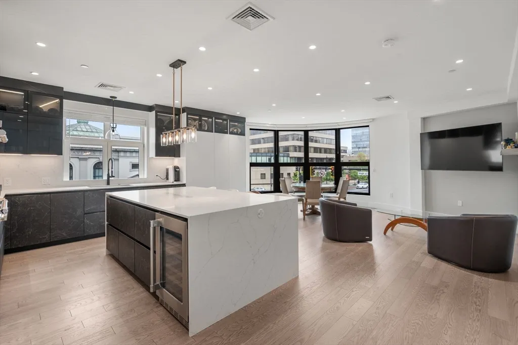 4 bed, 4+ bath apartment for rent at 69 Walnut Unit 4/5, Boylston Street — photo 1 of 26