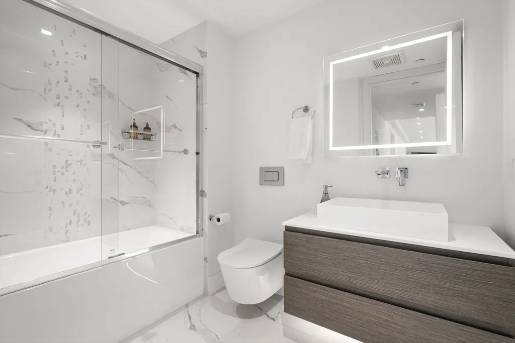4 bed, 4+ bath apartment for rent at 69 Walnut Unit 4/5, Boylston Street — photo 15 of 26