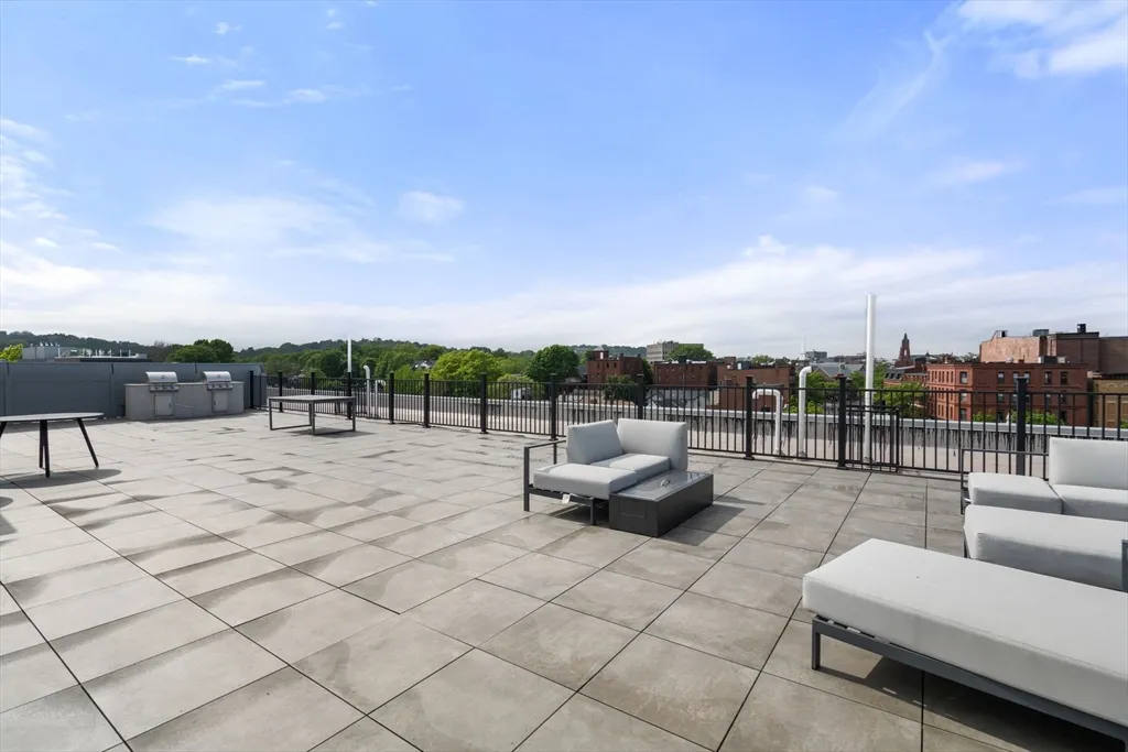 4 bed, 4+ bath apartment for rent at 69 Walnut Unit 4/5, Boylston Street — photo 20 of 26