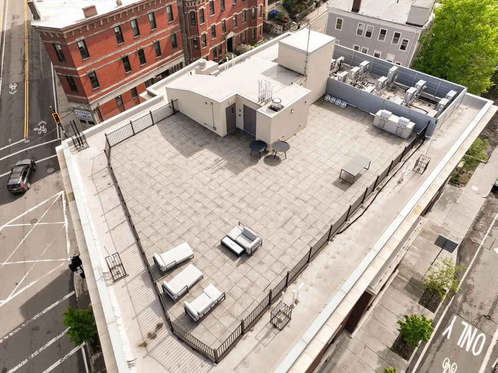 4 bed, 4+ bath apartment for rent at 69 Walnut Unit 4/5, Boylston Street — photo 22 of 26