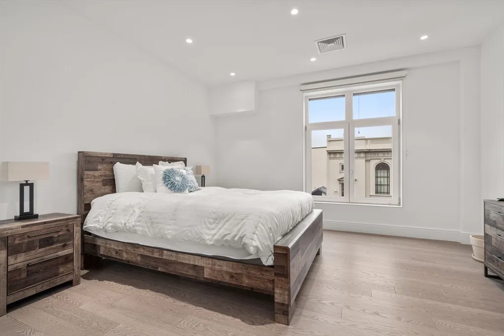 4 bed, 4+ bath apartment for rent at 69 Walnut Unit 4/5, Boylston Street — photo 12 of 26