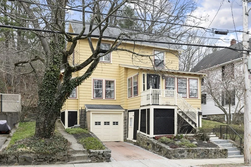 3 bed, 1 bath apartment for rent at 69 Westminster Ave, Arlington Heights — photo 1 of 11