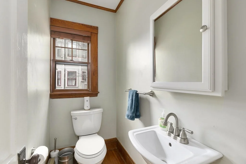 3 bed, 1 bath apartment for rent at 69 Westminster Ave, Arlington Heights — photo 6 of 11