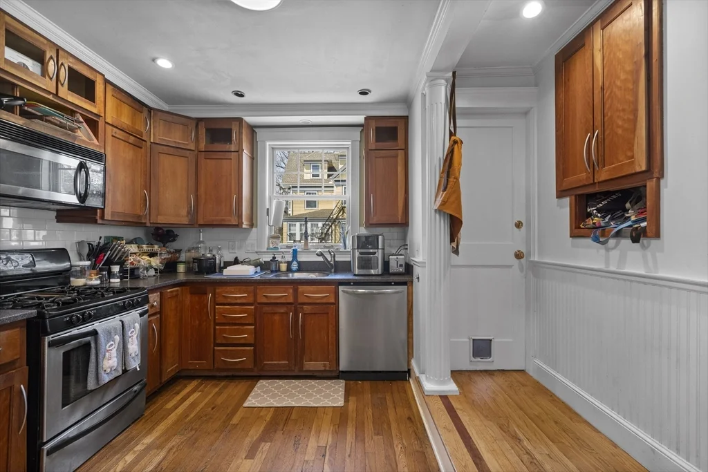 4 bed, 1 bath apartment for rent at 69 Westmoreland St Unit 2, Dorchester — photo 5 of 16