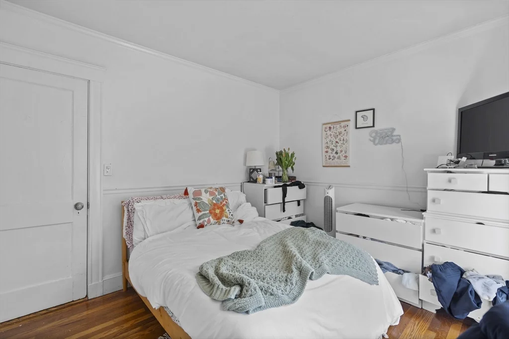 4 bed, 1 bath apartment for rent at 69 Westmoreland St Unit 2, Dorchester — photo 12 of 16