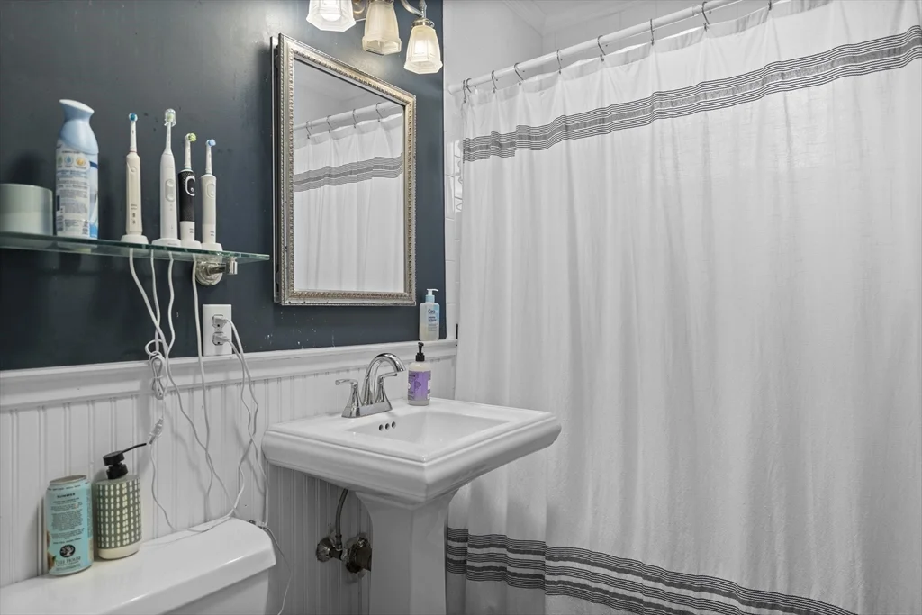 4 bed, 1 bath apartment for rent at 69 Westmoreland St Unit 2, Dorchester — photo 10 of 16