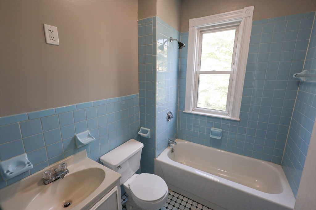 2 bed, 1 bath apartment for rent at 69 Willowwood St Unit 1, Dorchester — photo 10 of 14