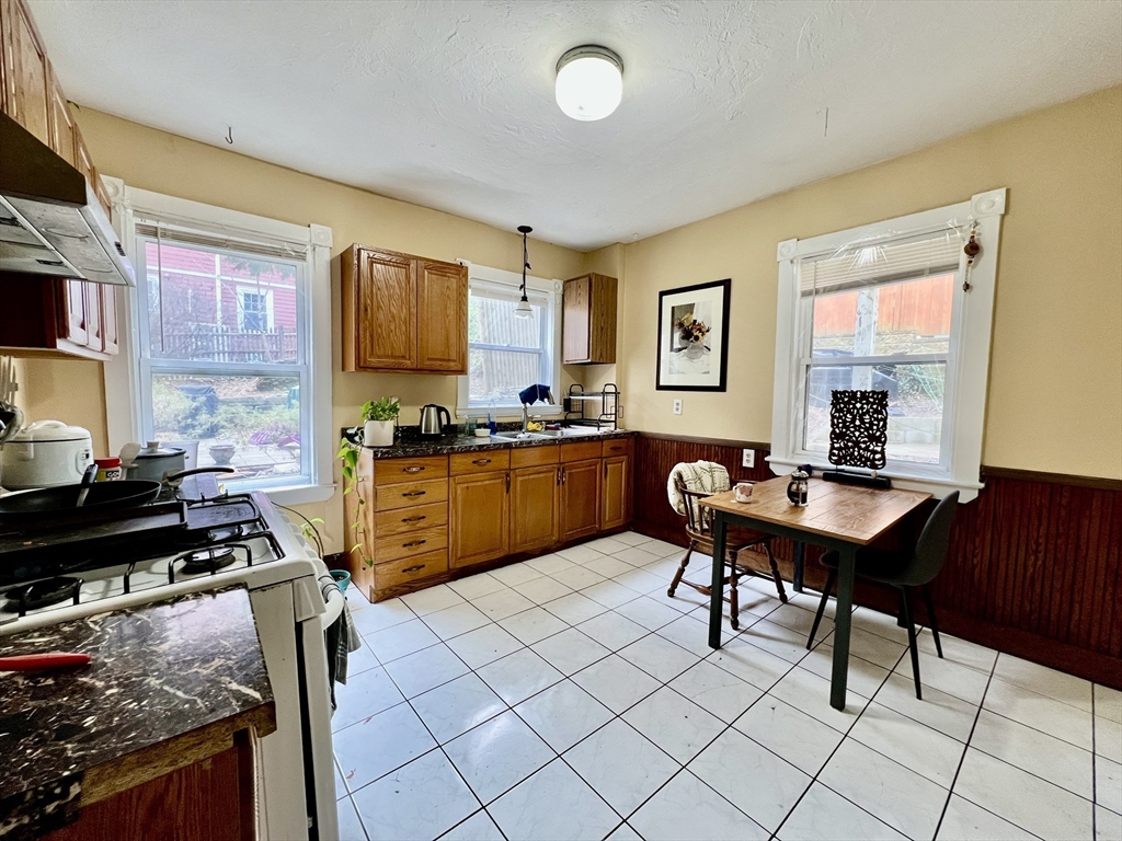 3 bed, 1 bath apartment for rent at 69 Woodlawn St Unit 1, Jamaica Plain — photo 4 of 12