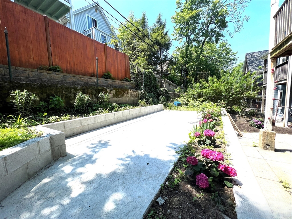 3 bed, 1 bath apartment for rent at 69 Woodlawn St Unit 1, Jamaica Plain — photo 11 of 12