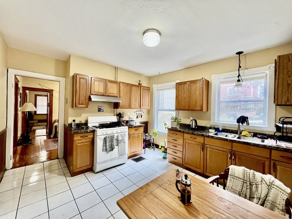 3 bed, 1 bath apartment for rent at 69 Woodlawn St Unit 1, Jamaica Plain — photo 3 of 12