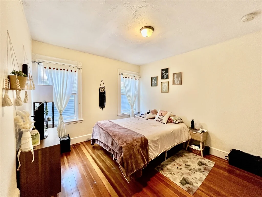 3 bed, 1 bath apartment for rent at 69 Woodlawn St Unit 2, Jamaica Plain — photo 9 of 18