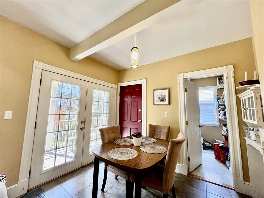 3 bed, 1 bath apartment for rent at 69 Woodlawn St Unit 2, Jamaica Plain — photo 5 of 18