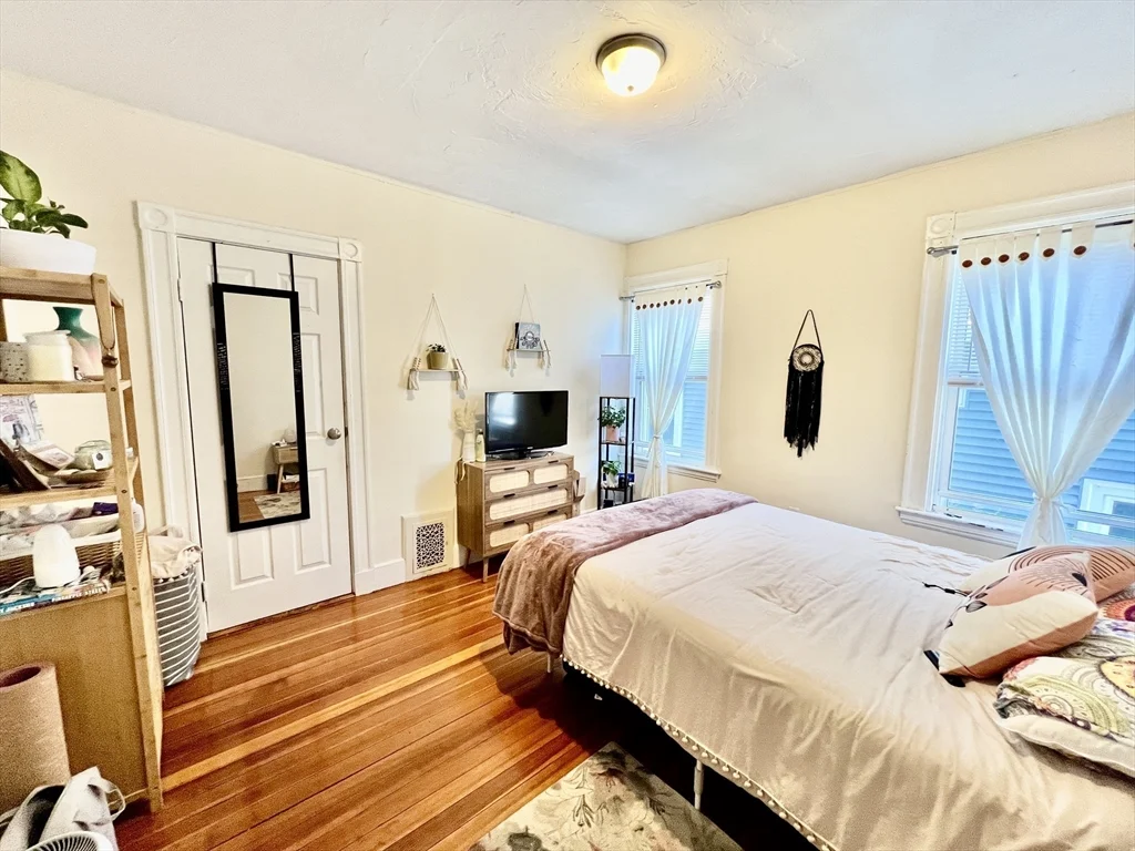 3 bed, 1 bath apartment for rent at 69 Woodlawn St Unit 2, Jamaica Plain — photo 10 of 18