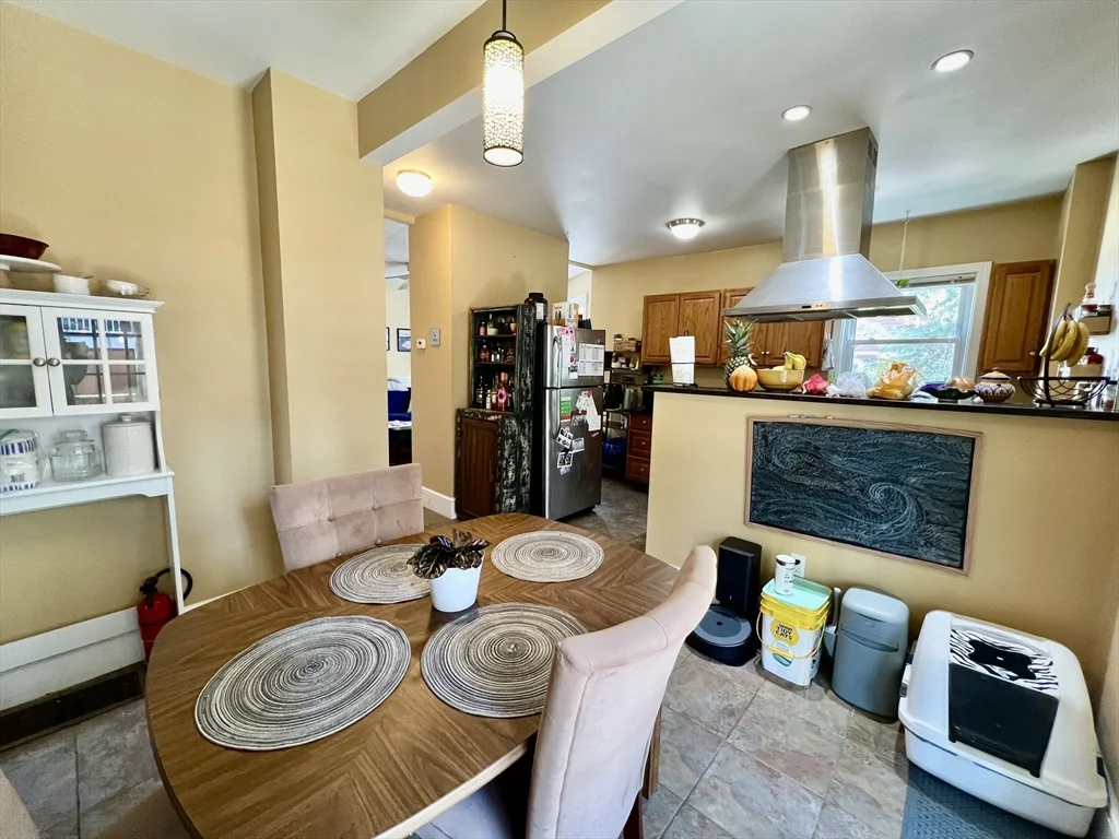 3 bed, 1 bath apartment for rent at 69 Woodlawn St Unit 2, Jamaica Plain — photo 6 of 18
